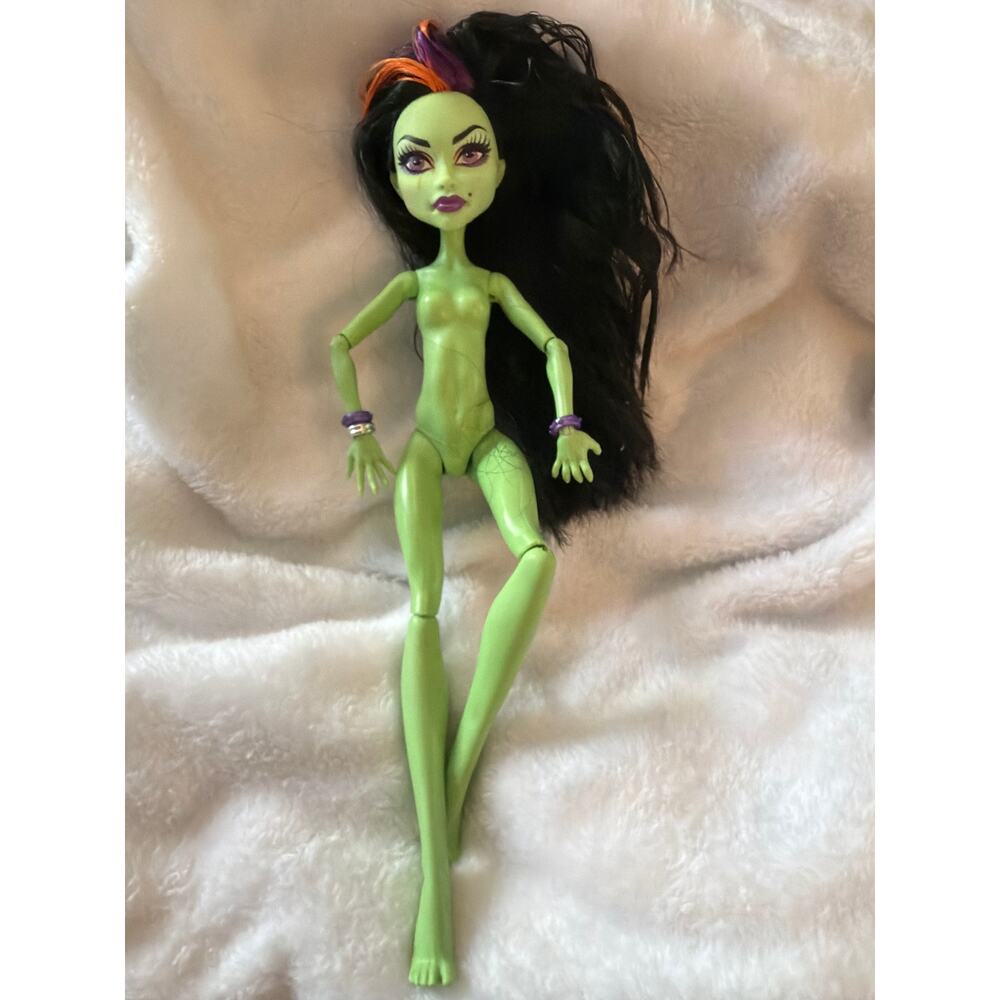 Monster High Casta Fierce Doll Green Witch Mattel 2011 Black Purple Hair Nude